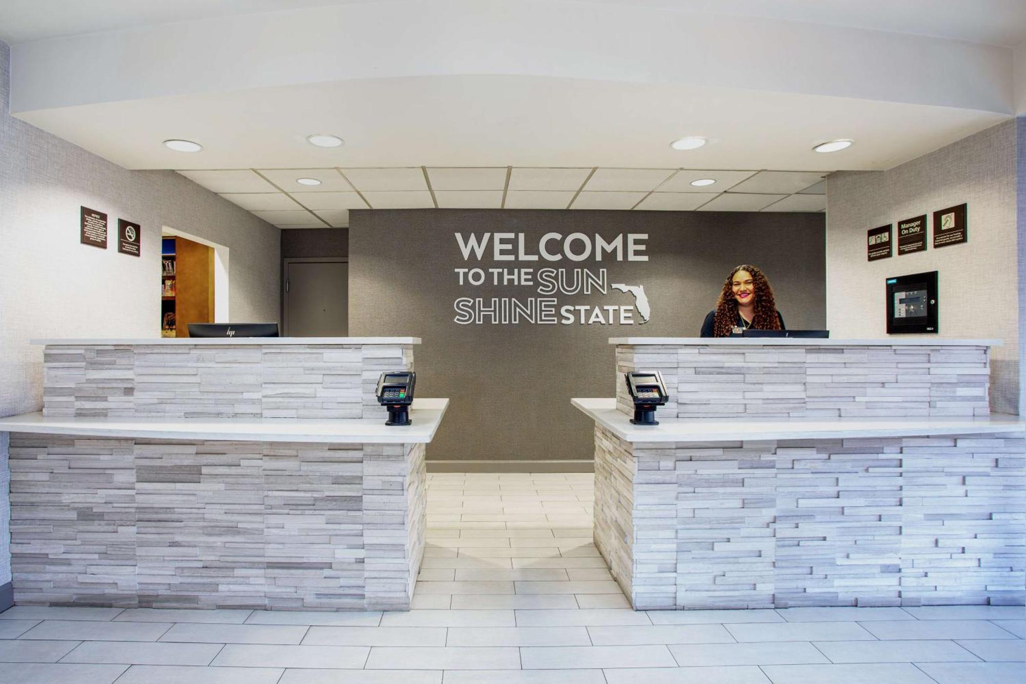 Hampton Inn Orlando-International Airport Exterior photo